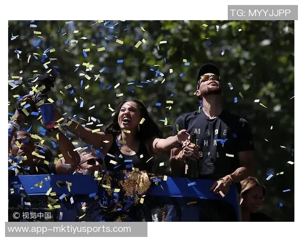 东部冠军庆典25周年前76人吉祥物极速兔子嘻哈重返新赛季